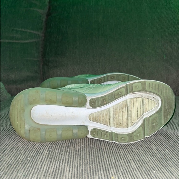 Nike Air Max 270 Shoes - Picture 7 of 9